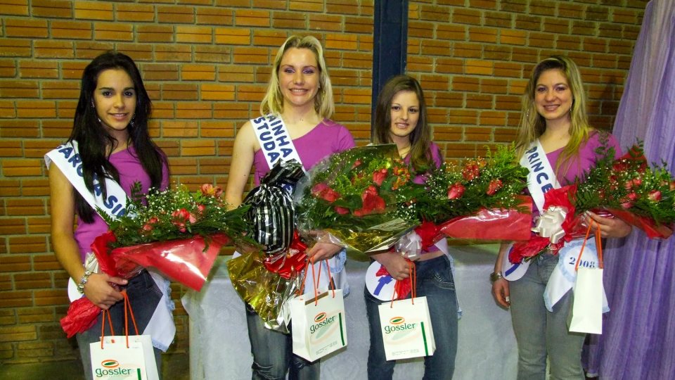 Escolha Rainha Escola Luiz Isaias Zucchetti