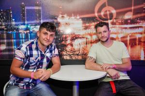 Neon White — Guaporé 2014 · foto 1